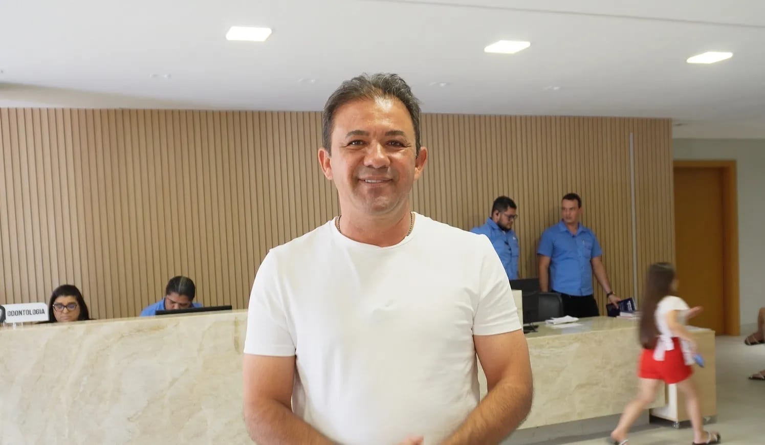 Prefeito Evilásio Mateus autoriza pagamento do 13º salário de forma escalonada por mês de aniversário.