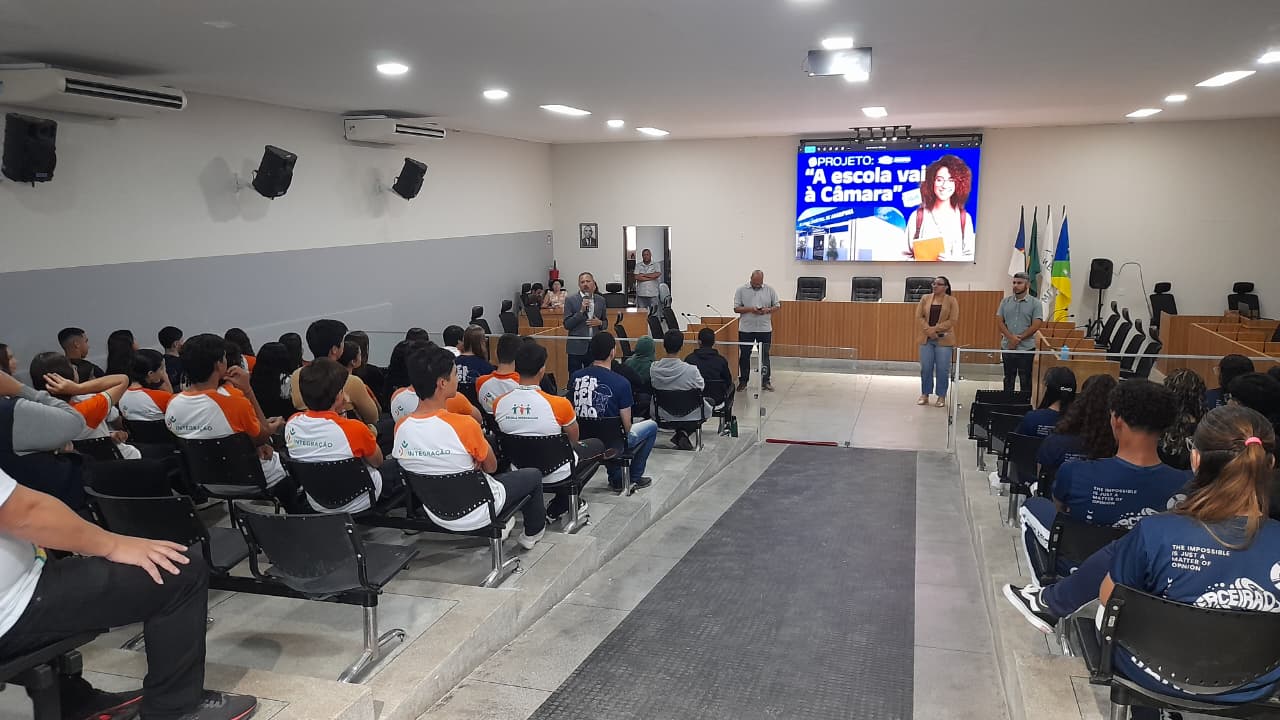 Câmara de Araripina retoma projeto “A Escola Vai à Câmara” com participação de estudantes da rede pública e privada.