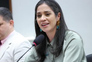 IZA ARRUDA