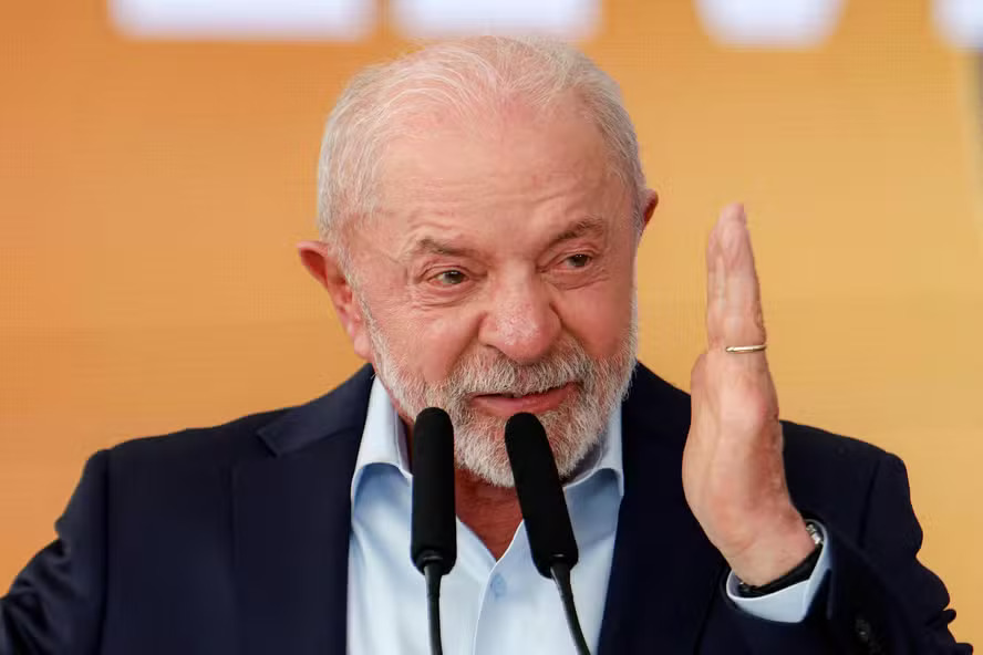 Lula defende regulamentação das redes sociais e das big techs após reeleição.
