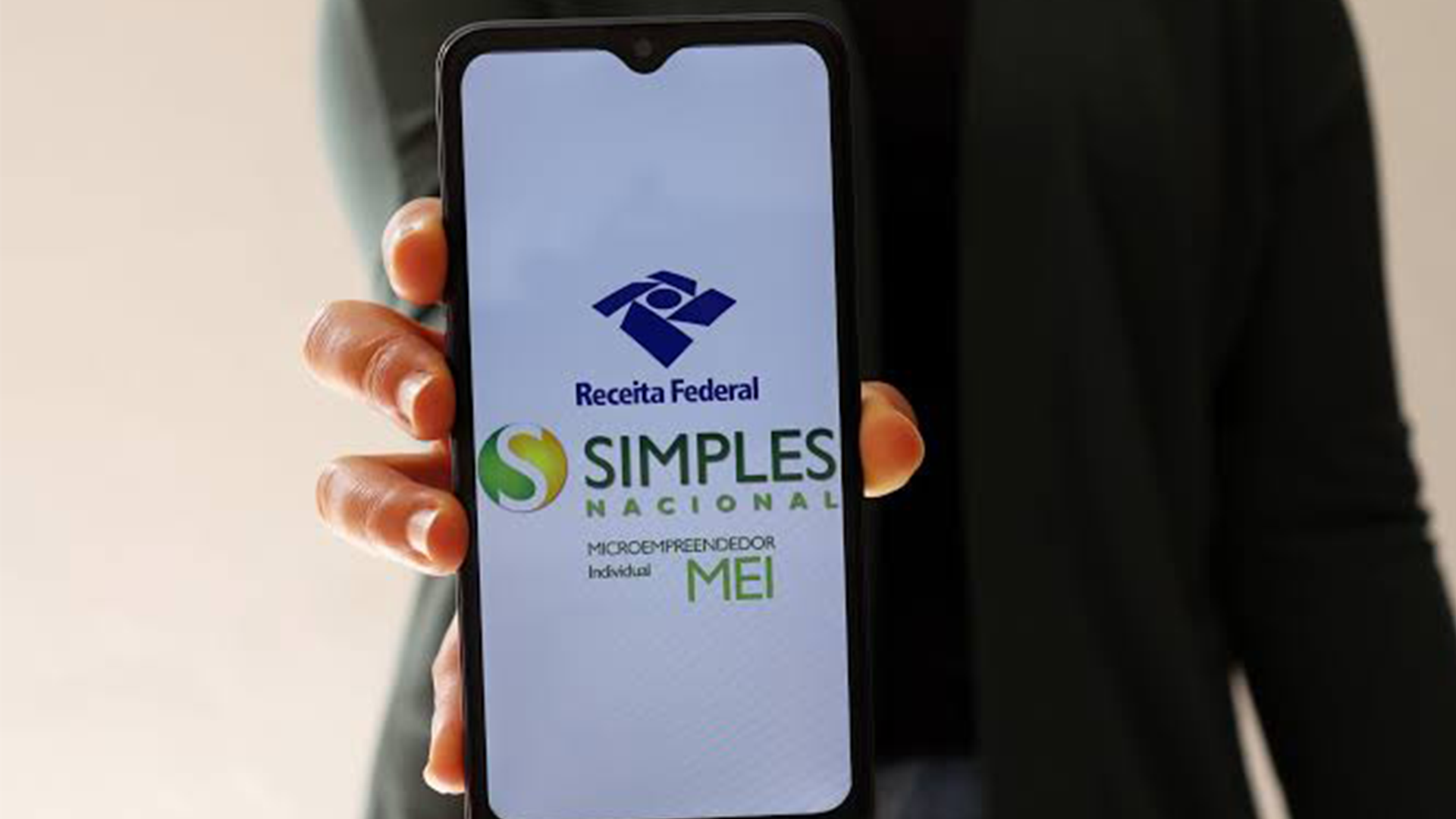 Lei sancionada prevê perdão de dívidas do MEI e eleva limite de faturamento para R$ 140 mil.