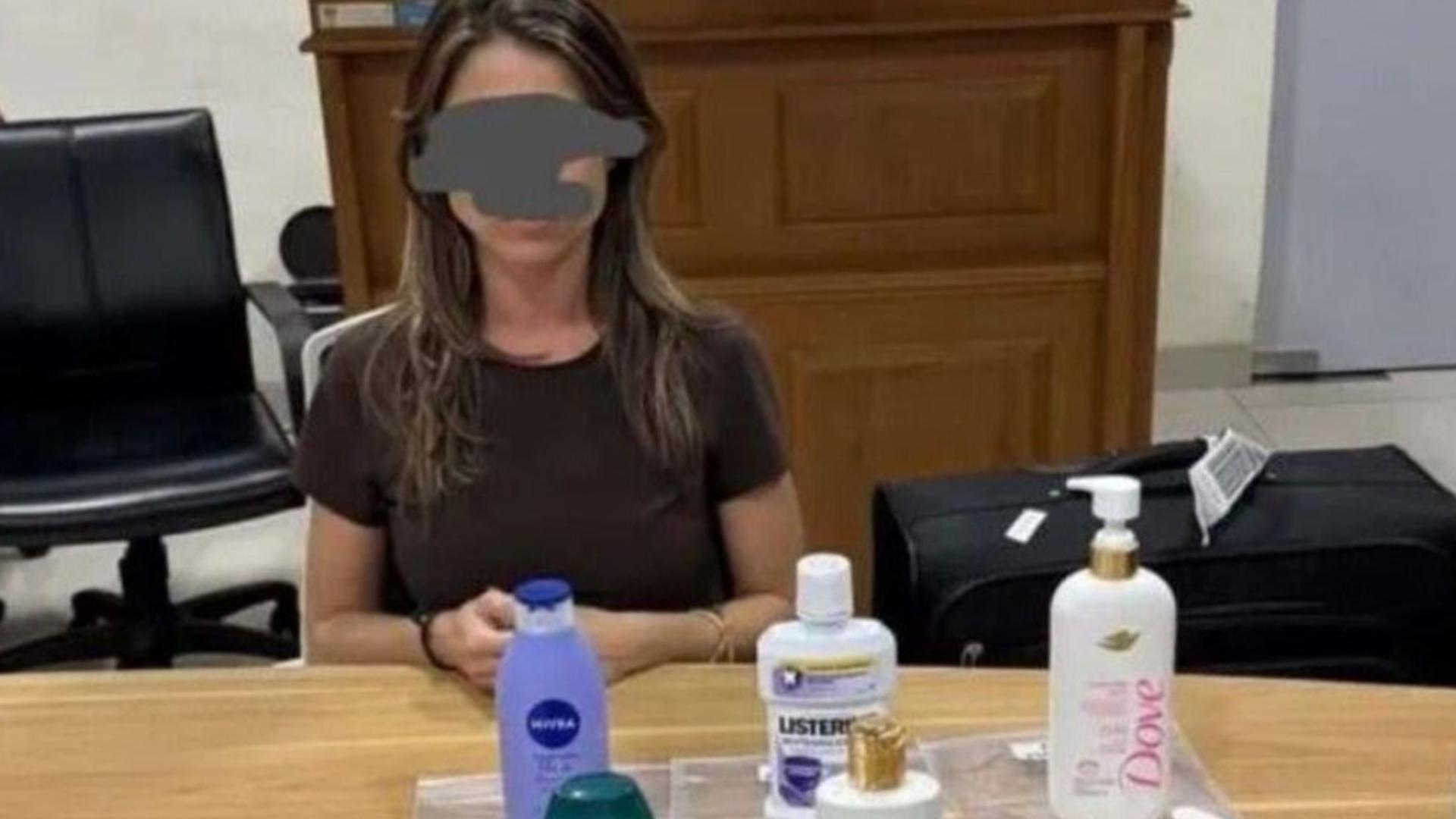 Brasileira presa em Bali com 3,6 kg de cocaína líquida pode enfrentar prisão perpétua.